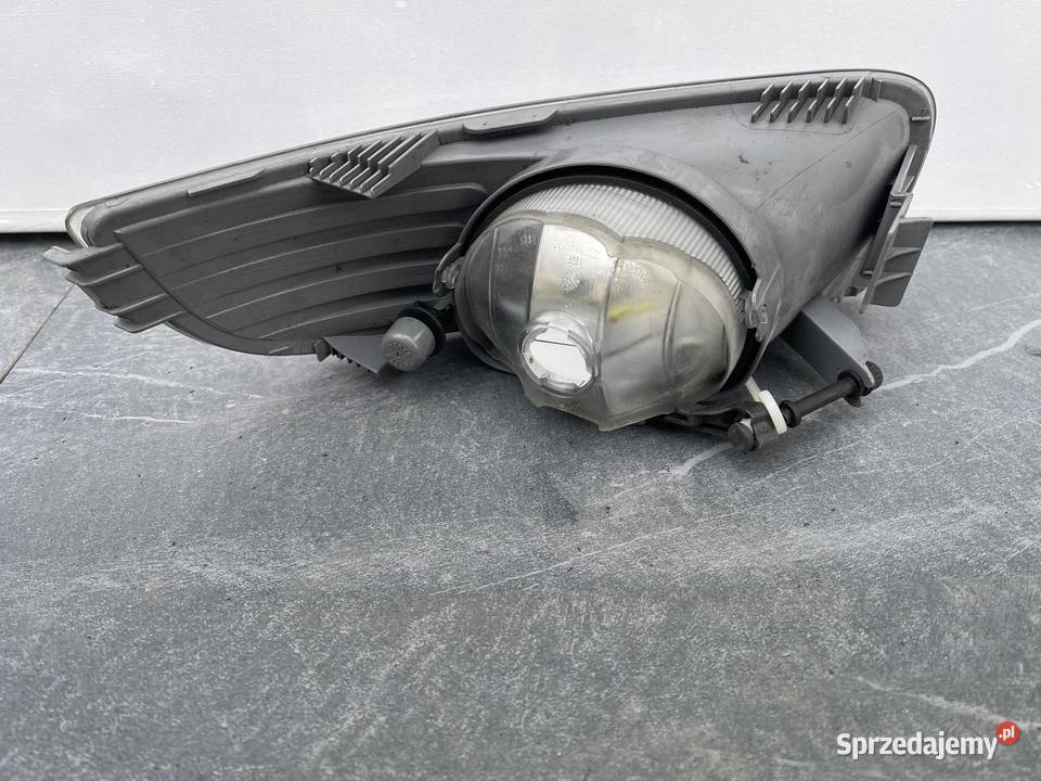 SKODA SUPERB 2 PRAWY HALOGEN Lampy przeciwmgielne Ostroróg