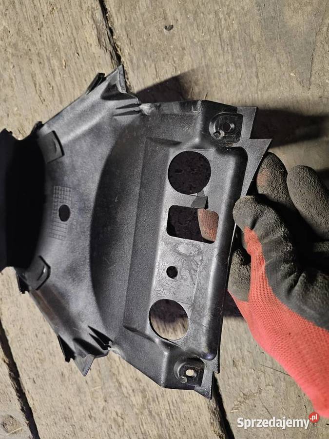 Suzuki Burgman 125 K7 plastik tylny lampą