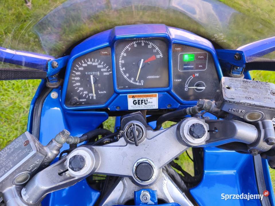 Honda VFR 750 F RC24 V4 1990r niebieski Brusy