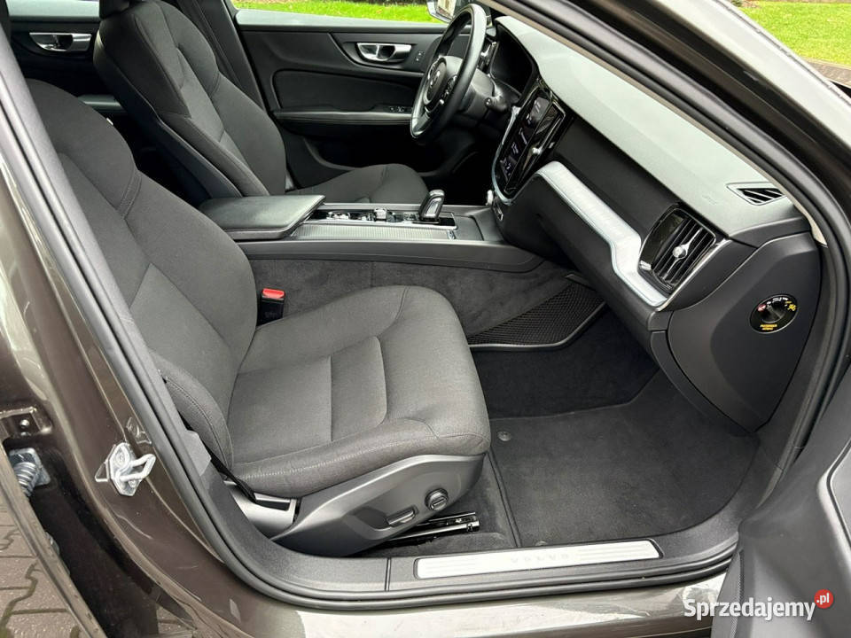 Volvo V60 20 benzyna Podgrzewane fotele i szary Lipówki