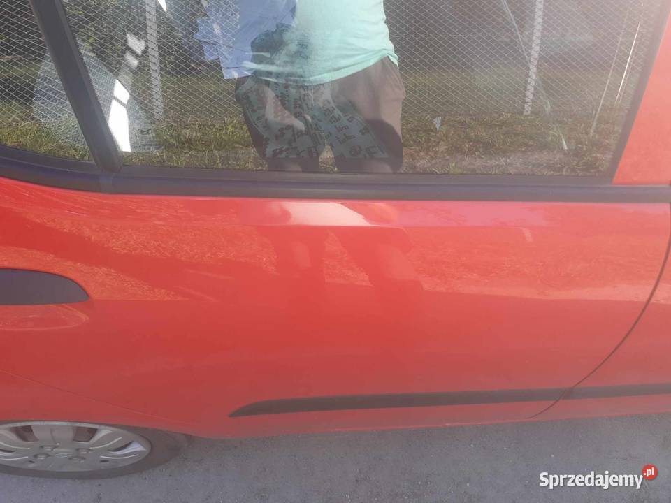 HYUNDAI i10 listwa zgarniaja parapet prawy tyl wielkopolskie Ostrów Wielkopolski