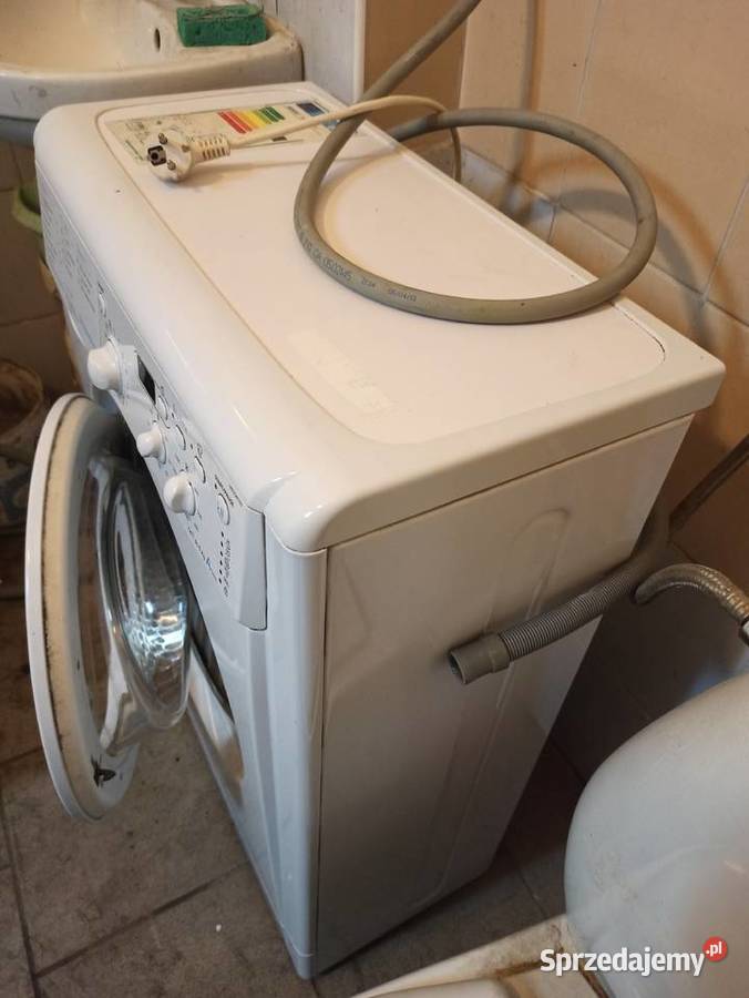 Pralka Indesit wąska