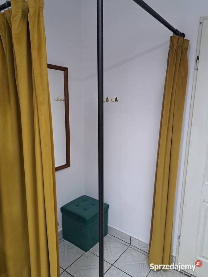 Wyposażenia butiku odzieżowegomanekiny regały Kęty