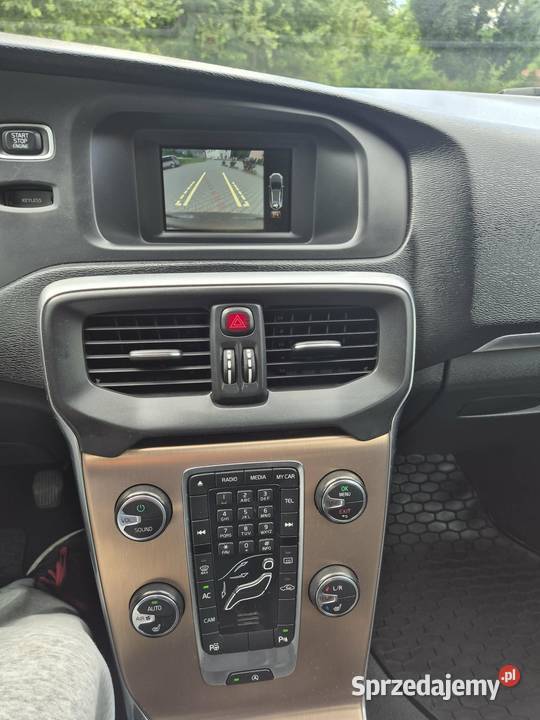 Volvo V40 Cros Country d2 dobrze wyposażony Rok produkcji 2013 V40 Sułkowice sprzedam