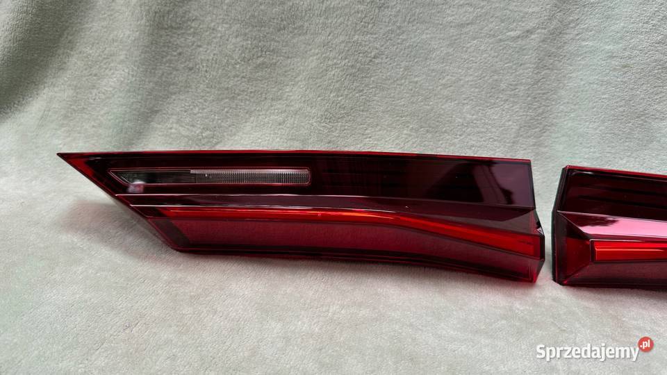 BMW X1 U11 LAMPA PRAWA TYLNA ZWYKŁA W KLAPE