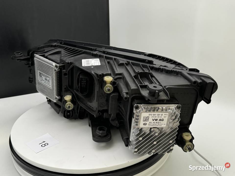 Lampa prawaVW TOUAREG III 761941082B Bydgoszcz