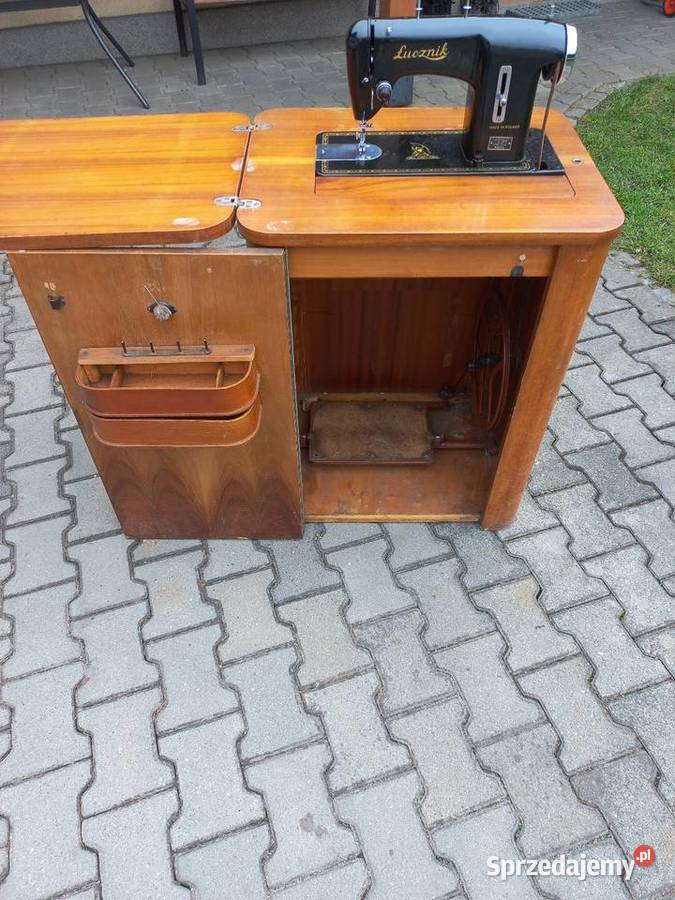 Zabytkowa maszyna do szycia Łucznik Kl90 z Krapkowice
