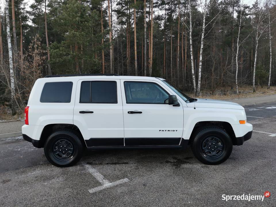 JEEP PATRIOT 20 benzyna mały przebieg zadbany poduszka powietrzna Białystok sprzedam