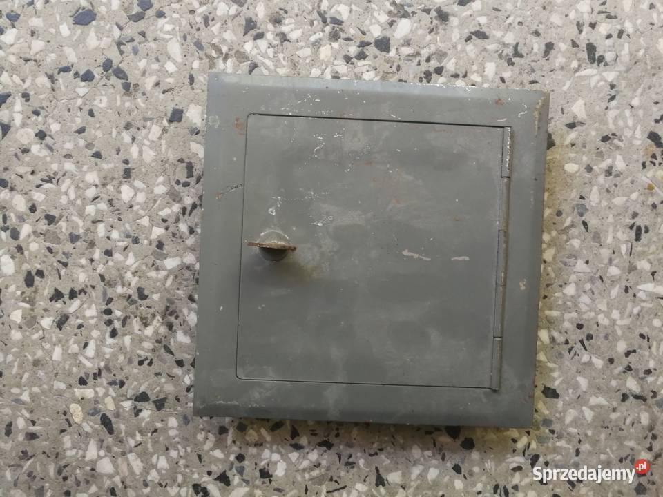 Kratka drzwiczki rewizyjne wyczystka na zdjęciu