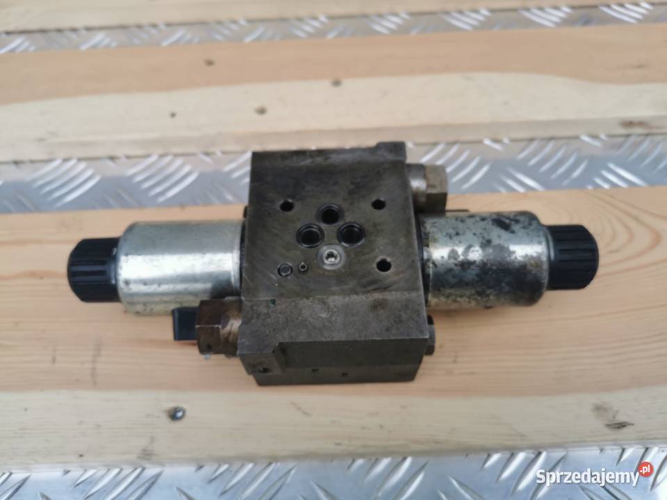 Blok zaworowy skrzyni biegów Manitou MLT 845 Wilkowo