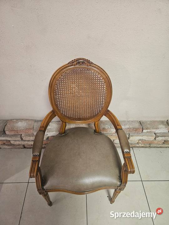 Stylowy pięknie zdobiony fotel KLASYKA Pszczyna