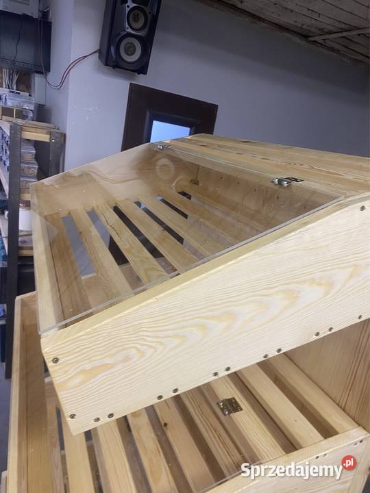 Regał drewniany na pieczywo piekarniczy pleksa