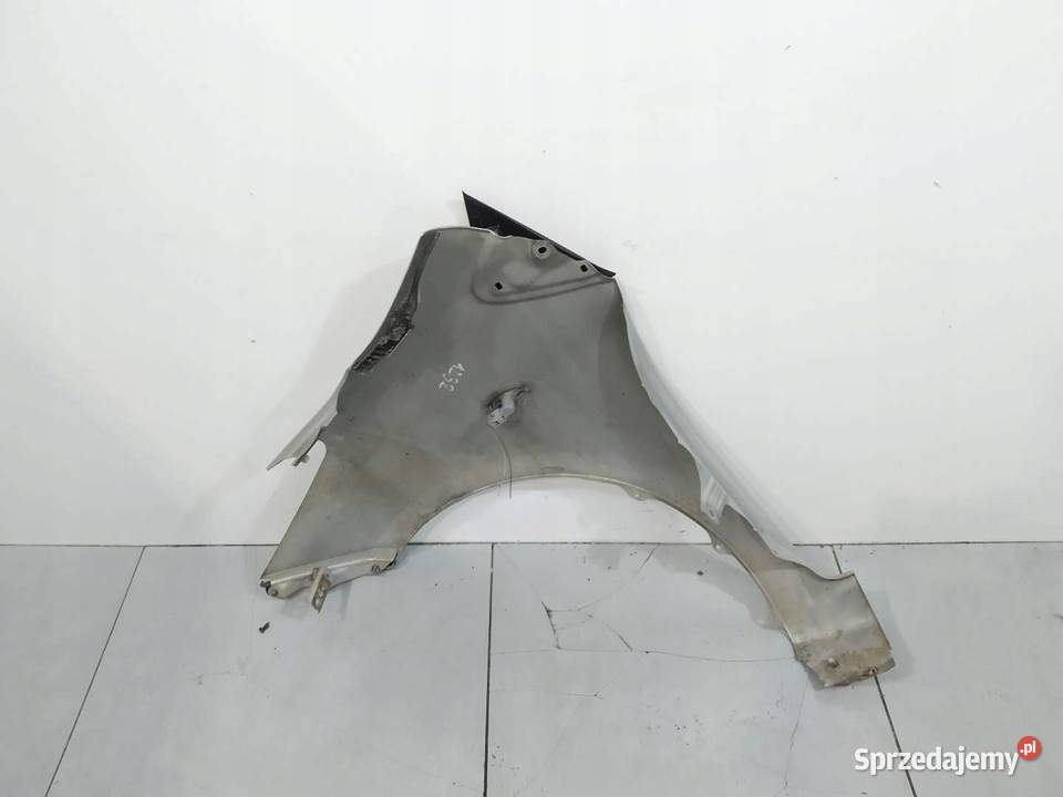 BŁOTNIK PRAWY PRZÓD 5A7 LIFT Toyota Yaris II osobowe