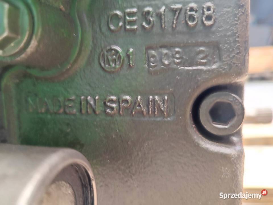 Przedni WOM John Deere 6175M CE31768
