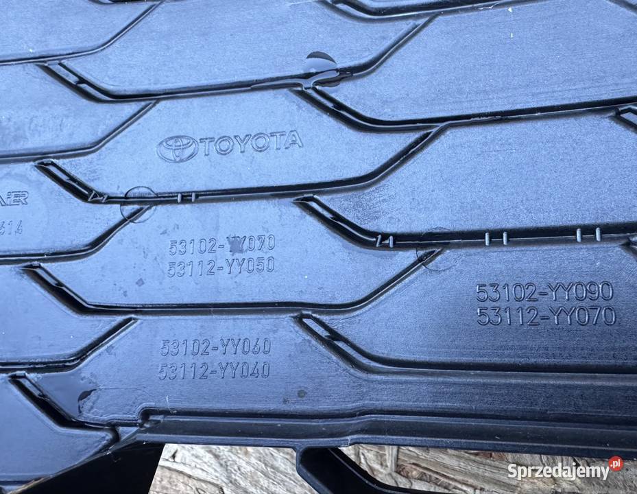 Środkowa kratka zderzaka przód Corolla e21 gr Międzychód