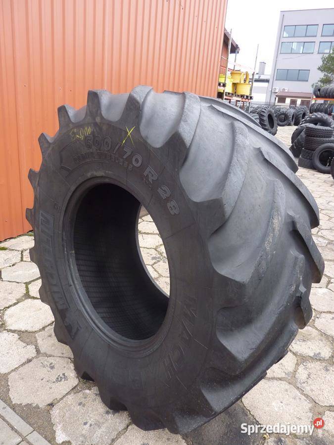 2x Opona używana rolnicza 60070R28 MICHELIN MACH