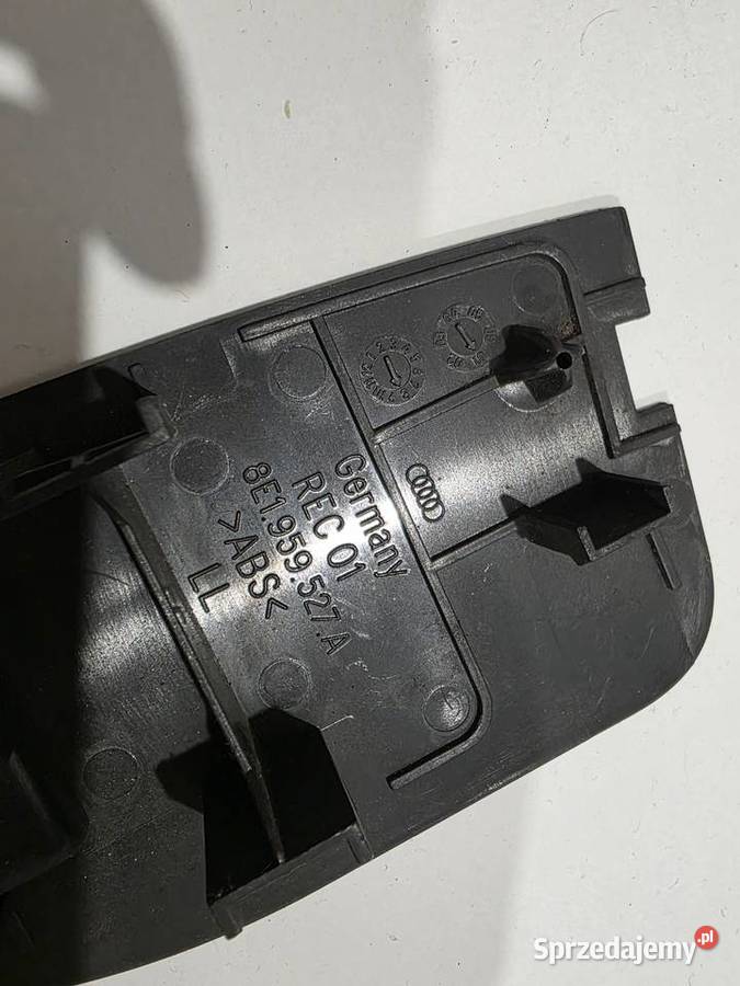 Włącznik alarmu Audi a4b6 8E1959527A