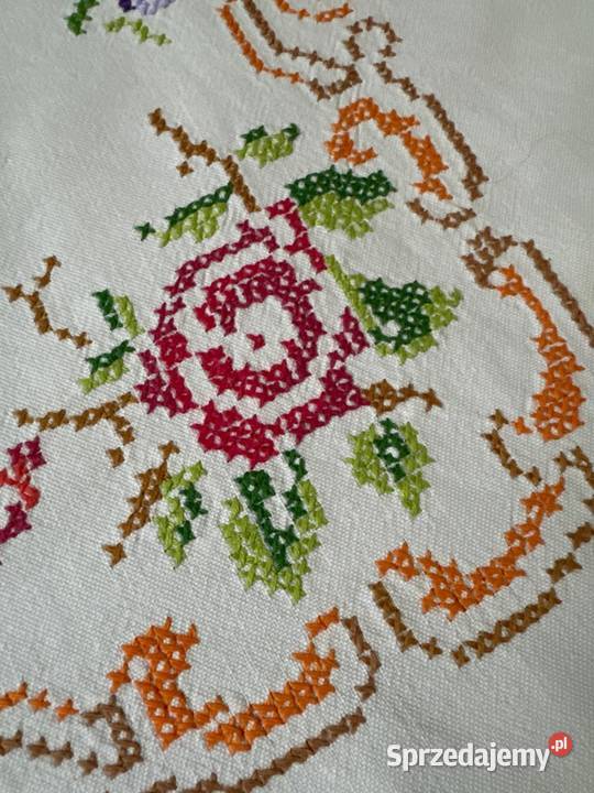 obrus ręcznie haftowany róże rękodzieło Zabrze