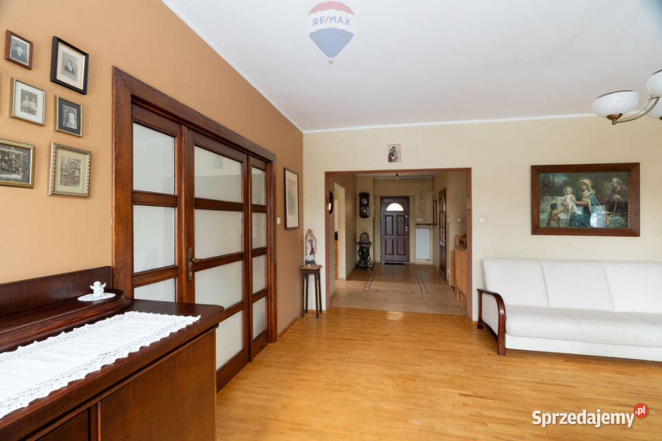 Ładny dom z potencjałem w lokalizacji