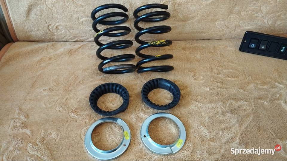 Fiat 126p Nowe Sprezyny z Epoki z gumami i Tomaszów Mazowiecki sprzedam