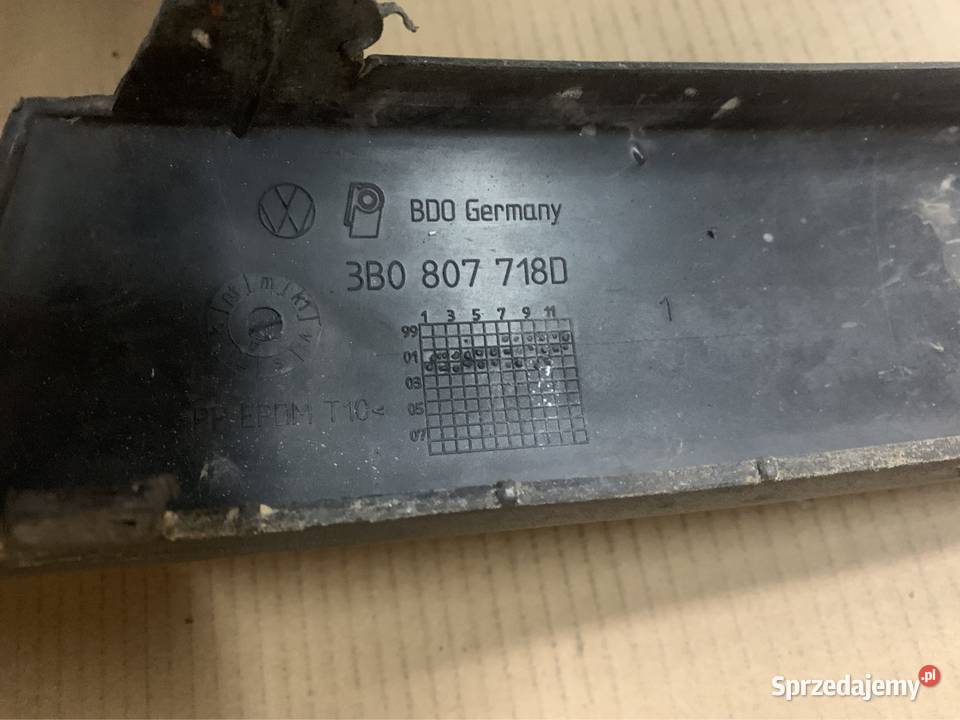 Listwa zderzaka prawy przód 3B0807718 vw passat Szczecin