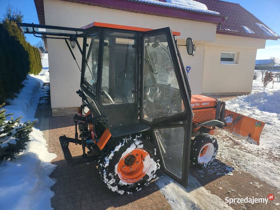 Ciągnik rolniczy AGRIA 4800 plus pług do Pozostałe