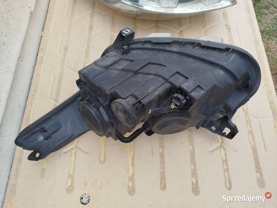 Lampa prawa lewa przód komplet lamp Citroen C3 osobowe