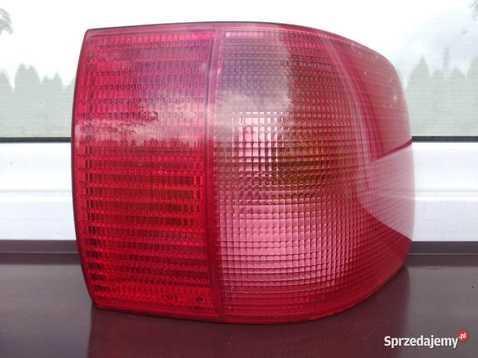 Audi 80 B4 sedan lampa tył tylna prawa w błotnik Sieradz