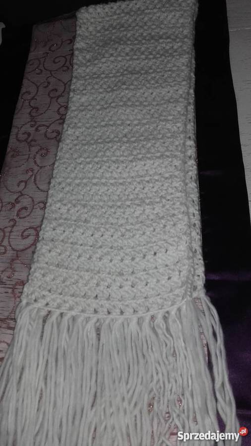CIEPŁY BIAŁY SZALIK Z FRĘDZLAMI Piła