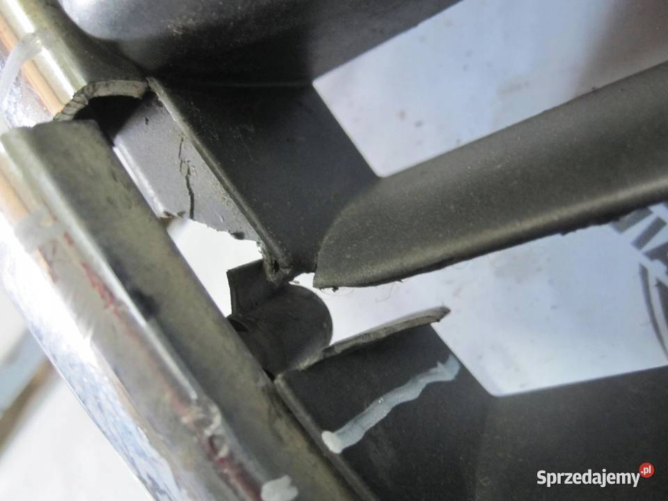 AUDI A4 B7 grill atrapa 8E0853651Q świętokrzyskie