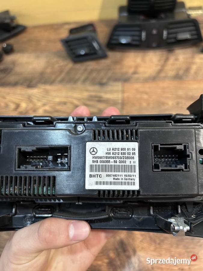 Panel klimatyzacji kratki nawiewu Mercedes C207 osobowe Smerdyna