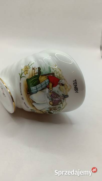 Wazon naczynie sosjerka w kształcie muszli Porcelana i szkło Zamość