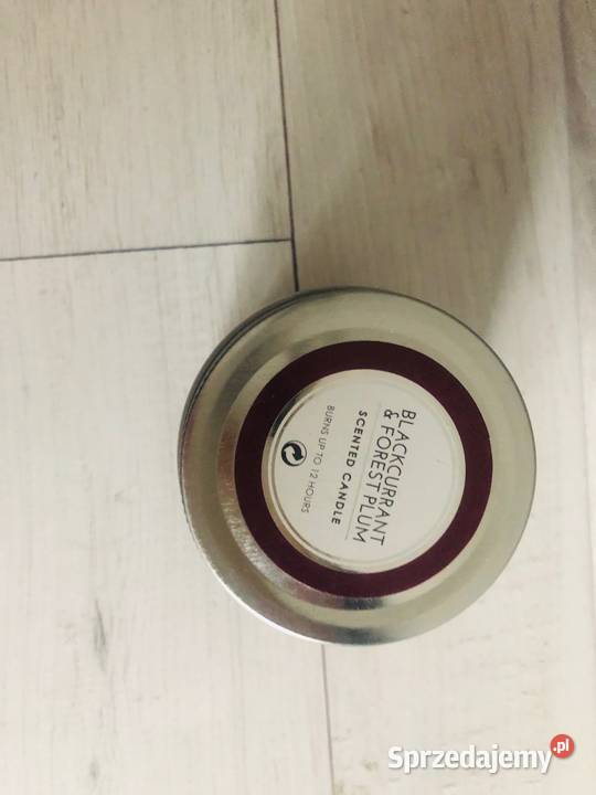 Świeca zapachowa Scented Candle blackcurrant odcienie fioletowego sprzedam