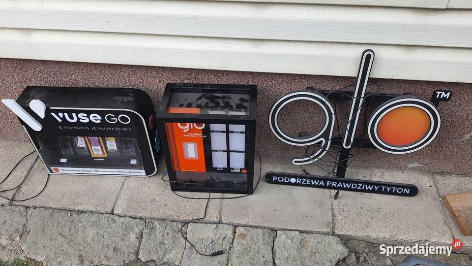Szyldy stojaki reklamowe led gablota ekspozytory