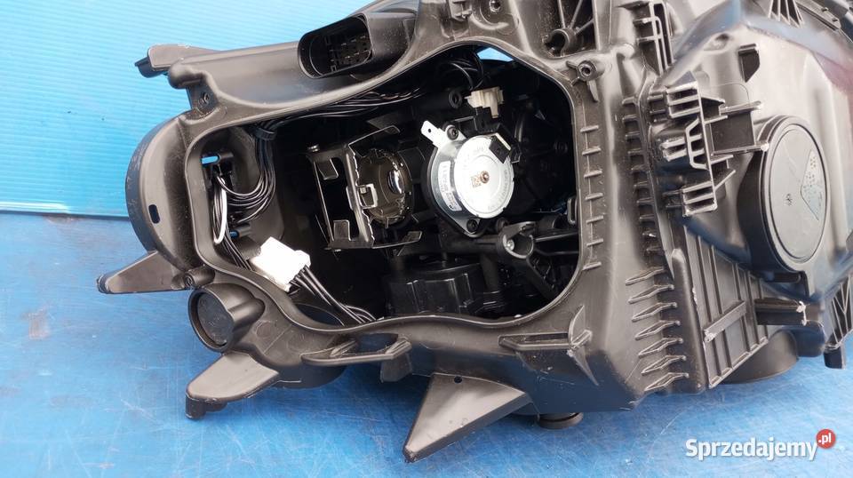 LAMPA PRAWY PRZÓD IGŁA CIEMNA PORSCHE 981 osobowe Nowy Tomyśl sprzedam