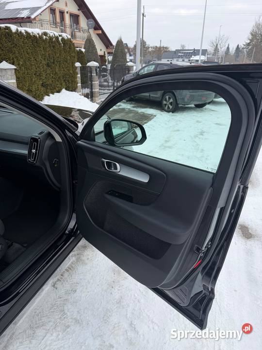 Volvo XC40 20 benzyna 197 BOGATA WERSJA B4 czarny Rzeszów