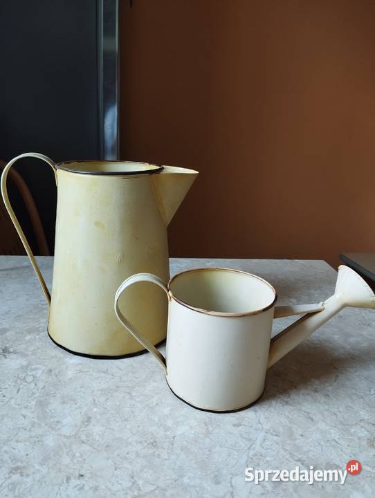 Komplet metalowych dzbanków konewek