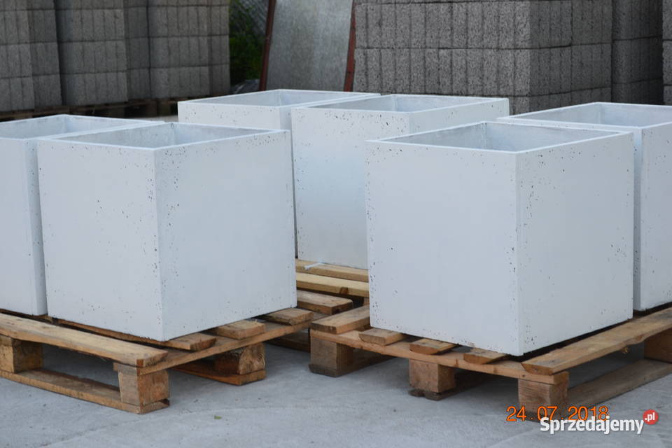 Duże donice  betonowe 60/60/60, producent .