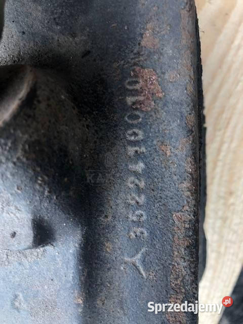 Mercedes Om 352 Pokrywa Zaworowa