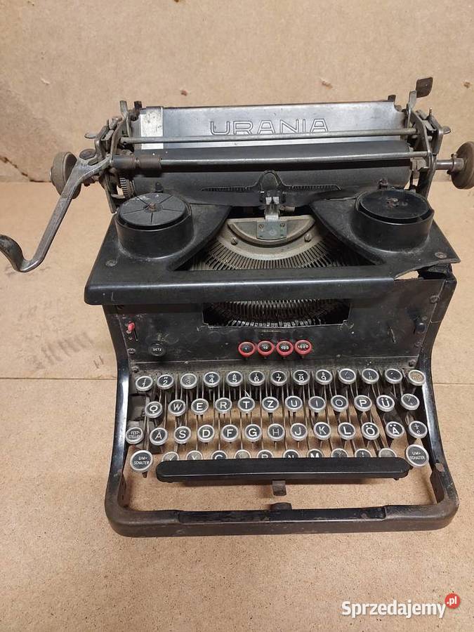 Stara maszyna do pisania Urania Karnice