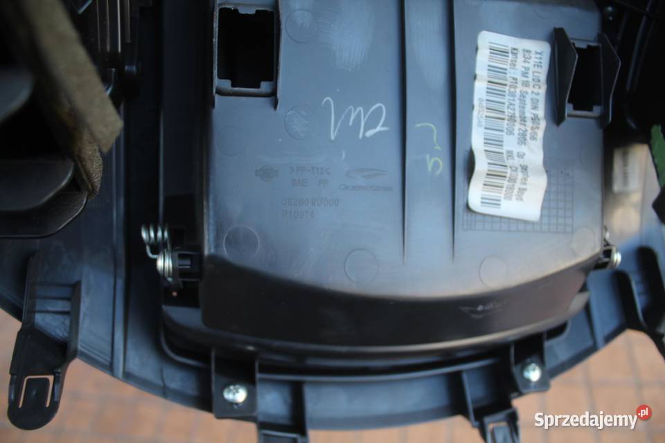 KRATKI NAWIEWU ŚRODKOWE NISSAN NOTE E11 68260