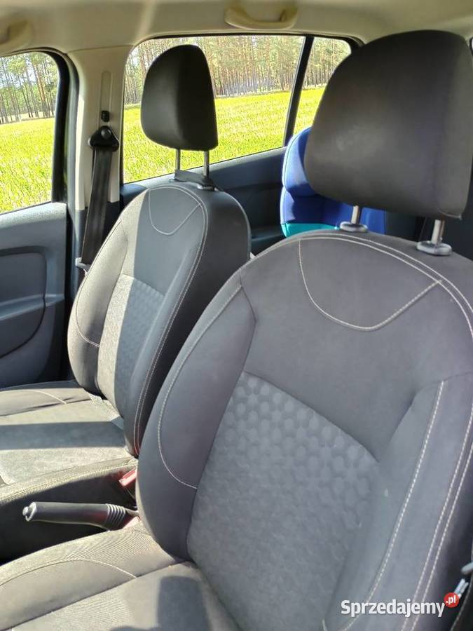 Sprzedam Dacia Sandero dwa komplety opon manualna Chojnice