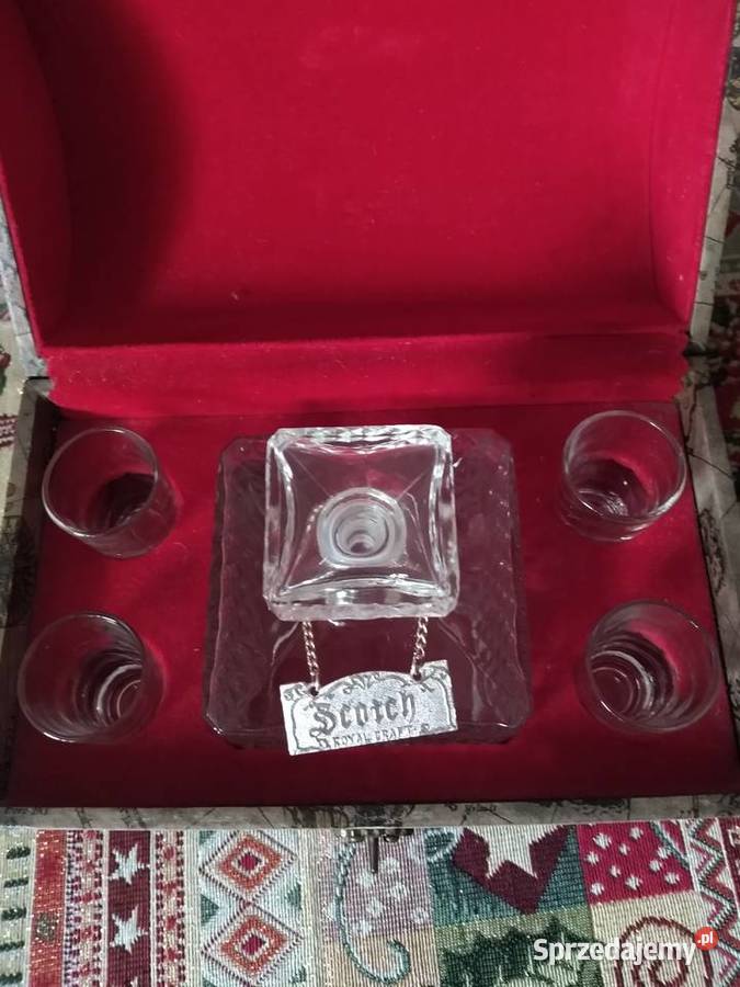 Zestaw w kuferku do likierow Radom