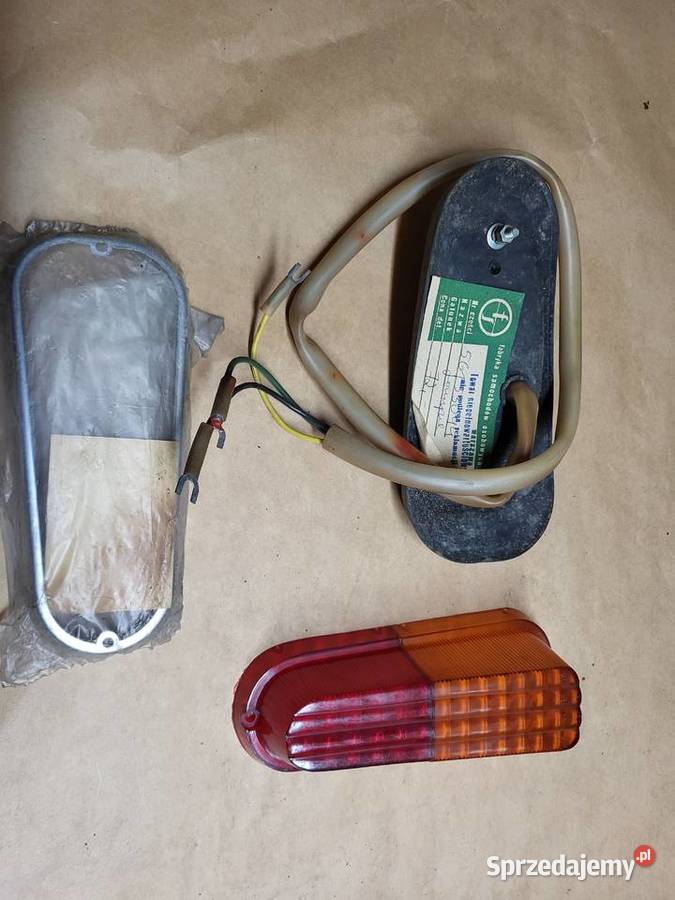 Warszawa M20 Syrena 103 fabr nowa lampa tylna Chodzież