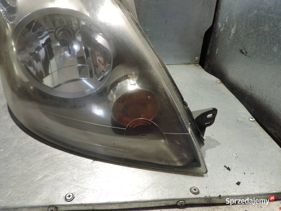 FORD FIESTA MK6 LIFT REFLEKTOR LAMPA PRAWY PRZÓD osobowe małopolskie Nowy Sącz