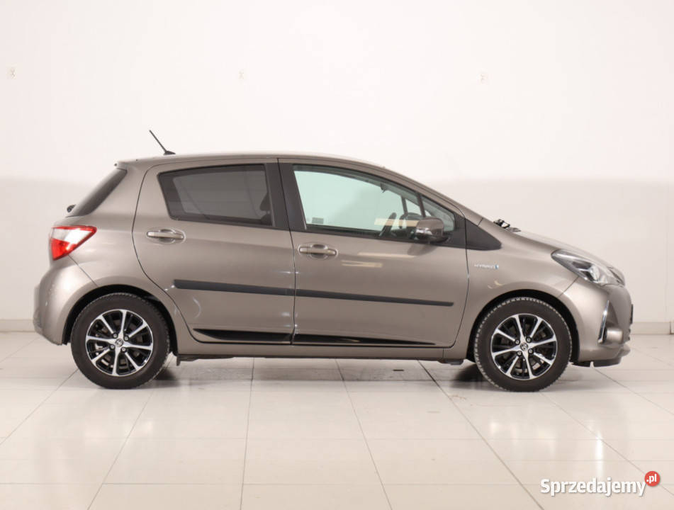 Toyota Yaris 15 Hybrid Piaseczno sprzedam