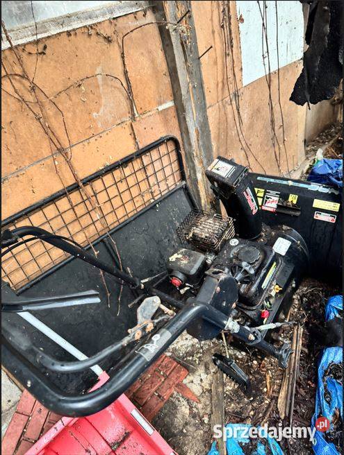 Syndyk sprzeda odśnieżarkę spalinową Myszewko