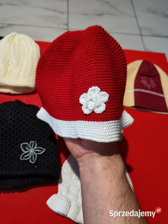 Sprzedam czapki duże ilości Likwidacja magazynu dziewczynka