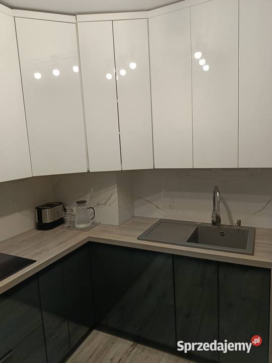 Mieszkanie 4 pokojowe w centrum Jezior Wielkich sprzedam