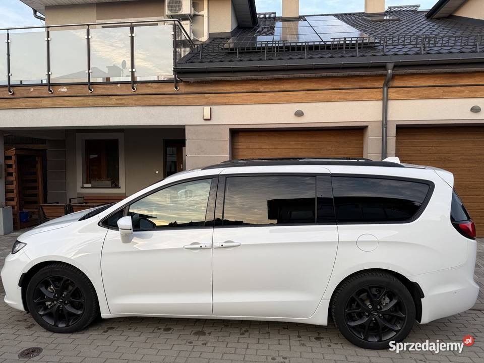 Chrysler Pacifica Limited S 2022 LPG garażowany Łomża sprzedam